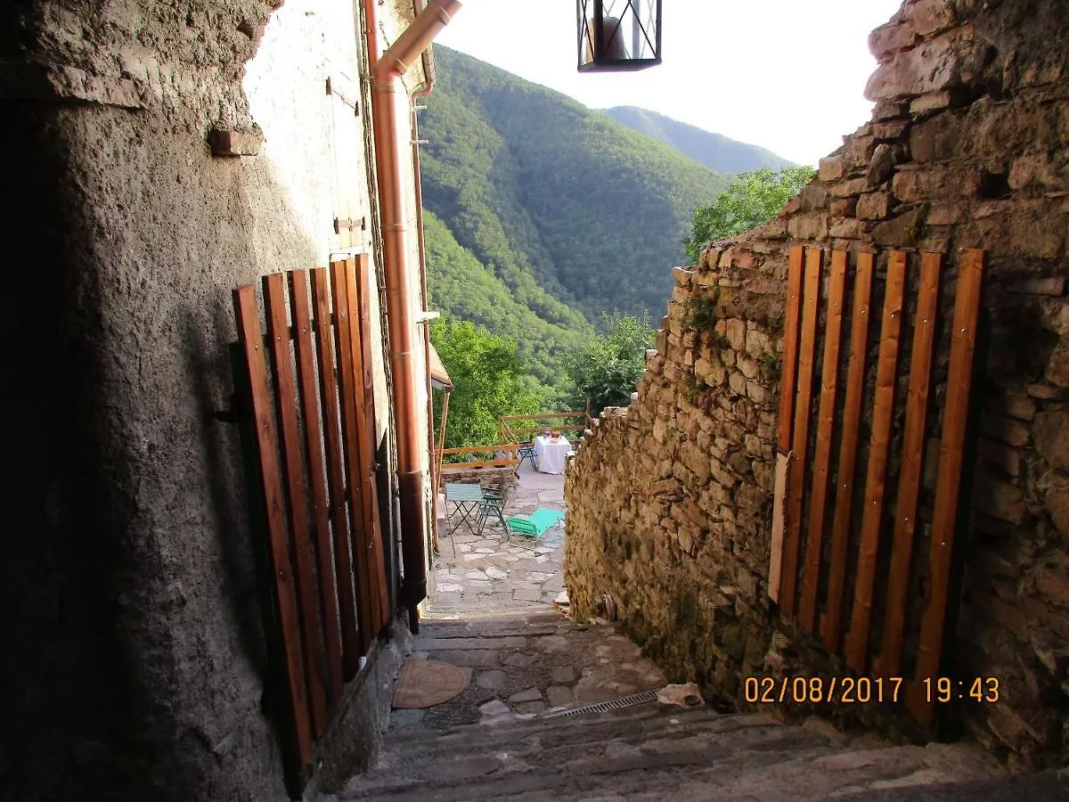 Viandanti, Artisti E Sognatori Bed & Breakfast Comano  Comano (Tuscany)
