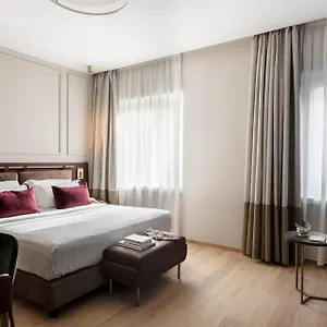 https://adoro.it-romehotels.com